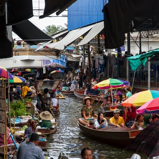 0001__7D_5202_Floating_Market