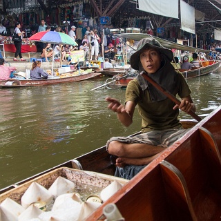 0003__7D_5207_Floating_Market