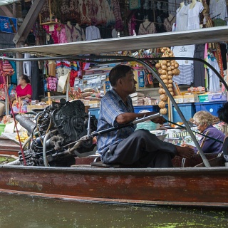 0005__7D_5216_Floating_Market