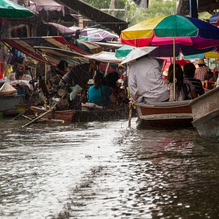 0006__7D_5220_Floating_Market
