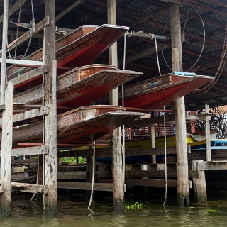 0008__7D_5235_Floating_Market