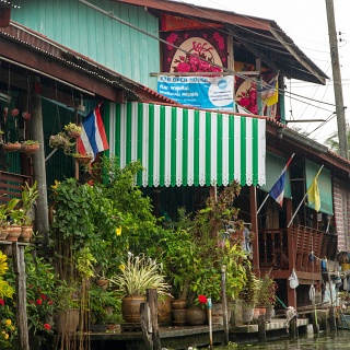 0010__7D_5245_Floating_Market